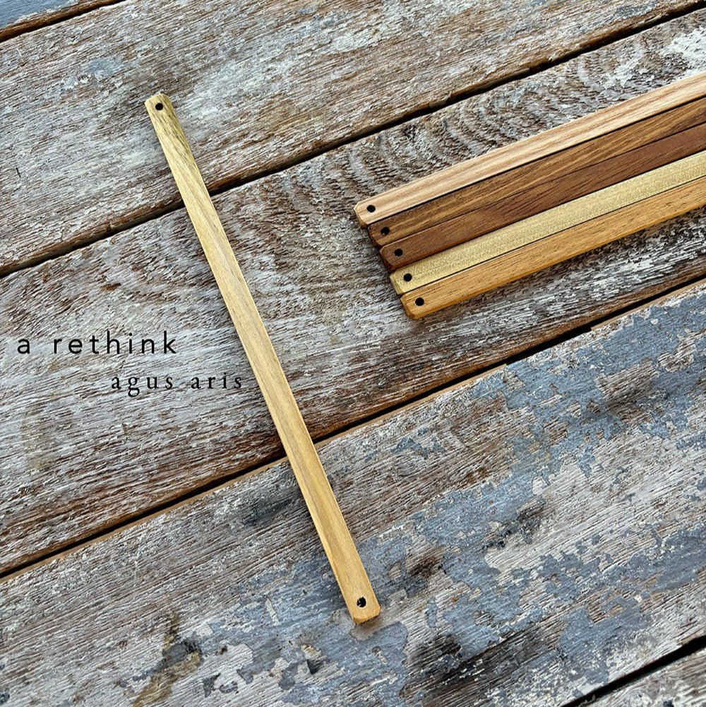the bookstick and hb pencil